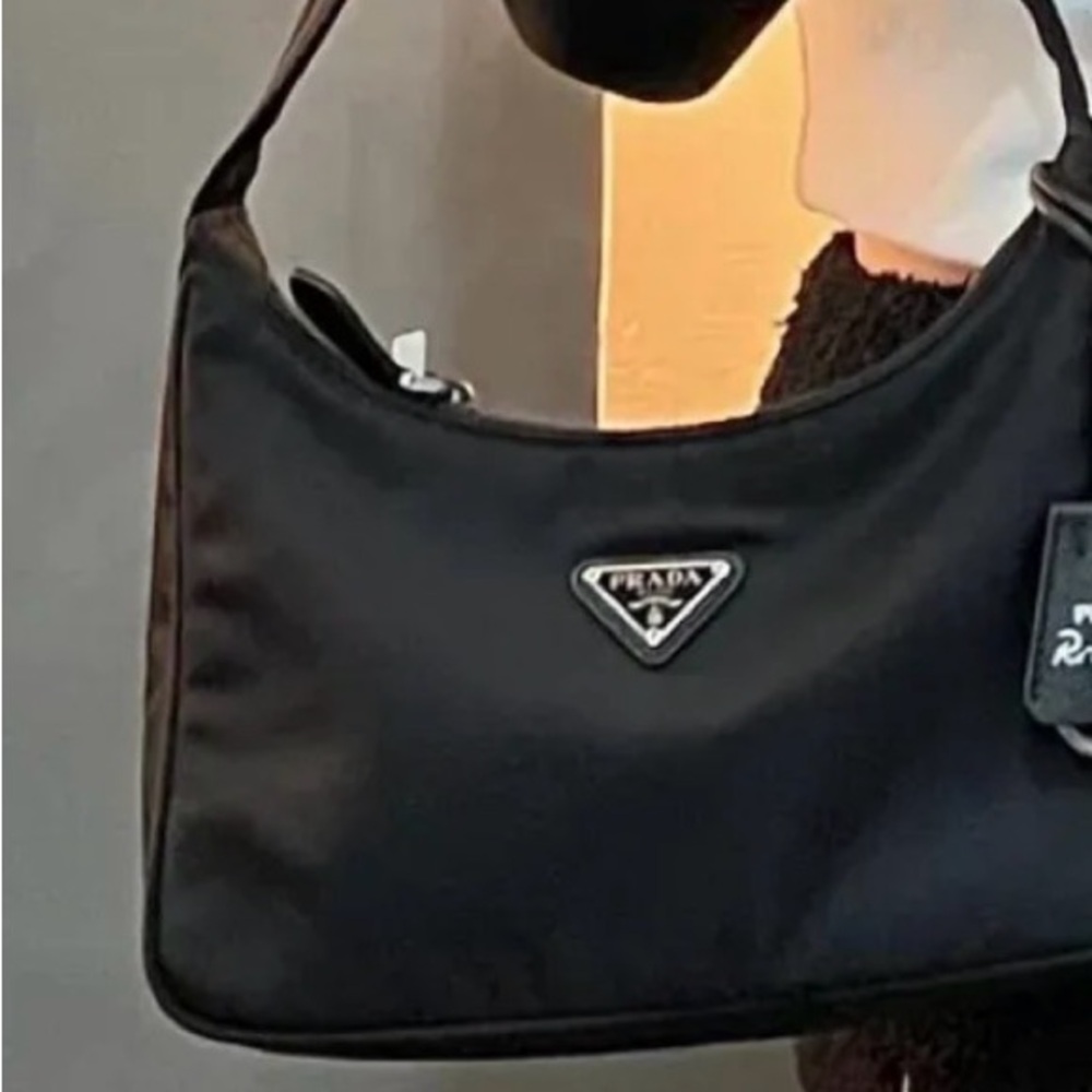 NEW Prada logo re-edition 2000 handbag & keychain! - Picture 8 of 15